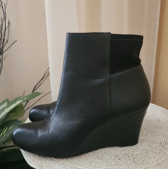 Michael Kors Black Wedge Bootie Size 8.New Condition - Picture 3 of 7